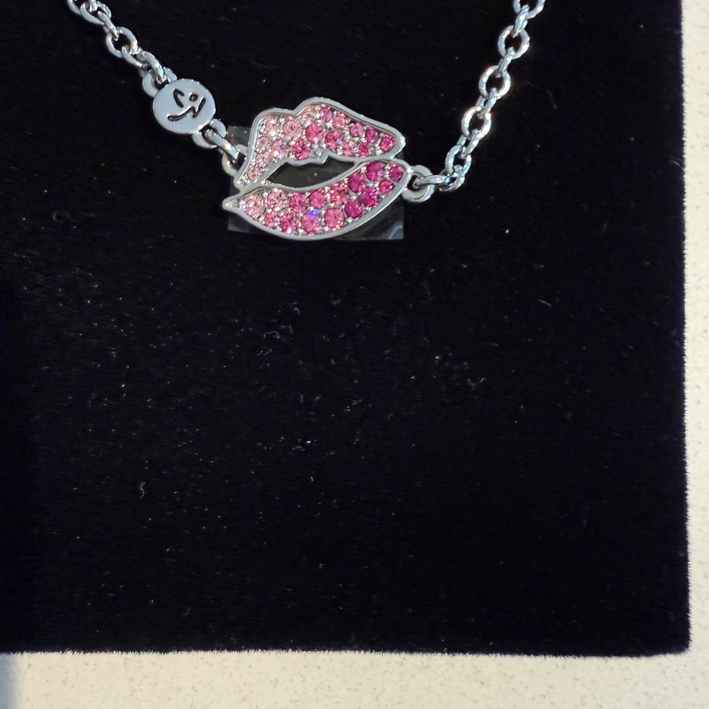 Zumba Swarvoski Pink Lips Pendant bracelet